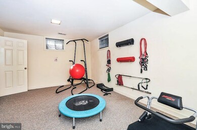 3917 Laro Ct, Fairfax, VA 22031 - photo 2