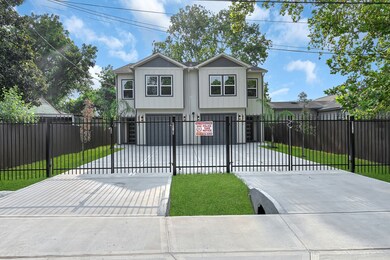 8215 Moon Beam St, Houston, TX 77088 - photo 3