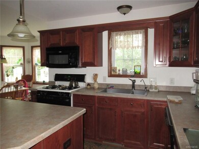 7357 Erica Ln, North Tonawanda, NY 14120 - photo 5