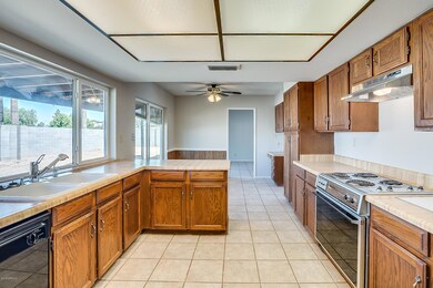 1810 S Palmer, Mesa, AZ 85210 - photo 2