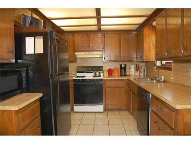 1629 SE 5th St, Moore, OK 73160 - photo 5