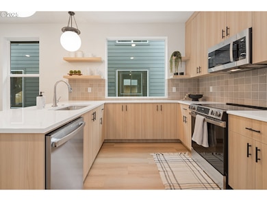 4029 SE Tibbetts St, Portland, OR 97202 - photo 6