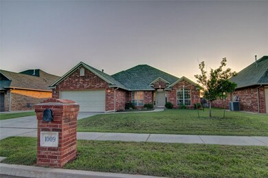 1009 Kelsi Dr, Moore, OK 73160 - photo 2