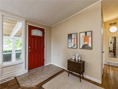 3825 43rd St, Des Moines, IA 50310 - photo 4