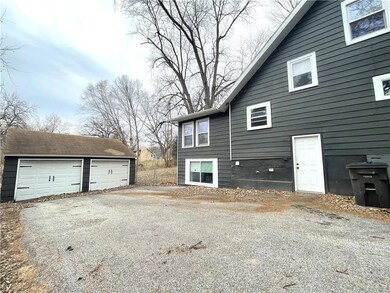 Side w garage