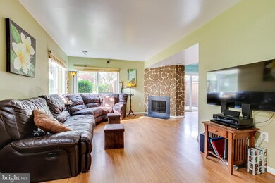 10643 Summer Oak Ct, Burke, VA 22015 - photo 4