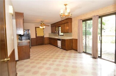Dining toward kitchen
