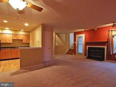 28 Lauren Ct unit 210, Levittown, PA 19057 - photo 6