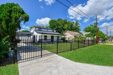 112 Westfield St, Houston, TX 77022 - photo 2