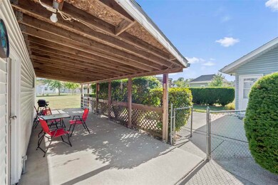 281 24th Ave SW, Cedar Rapids, IA 52404 - photo 3