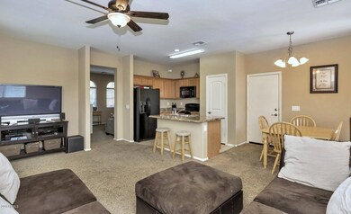 1807 N 77th Dr-large-006-10-Family RoomK