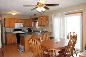 Kitchen & dining area with snack bar