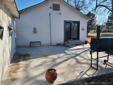 409 Broadway Ave, Eufaula, OK 74432 - photo 5
