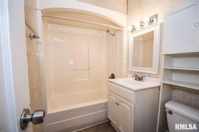 2806 W 70th St, Davenport, IA 52806 - photo 7