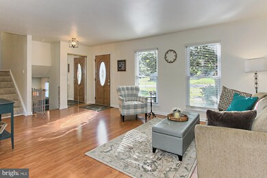 2322 Archdale Rd, Reston, VA 20191 - photo 4