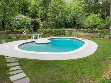 135 Amesbury Rd, Contoocook, NH 03229 - photo 3