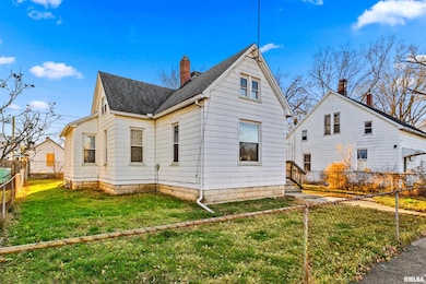 204 Catherine St, Pekin, IL 61554 - photo 2