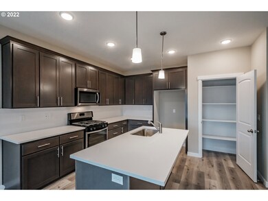 585 NE Fern Ave, Dallas, OR 97338 - photo 7