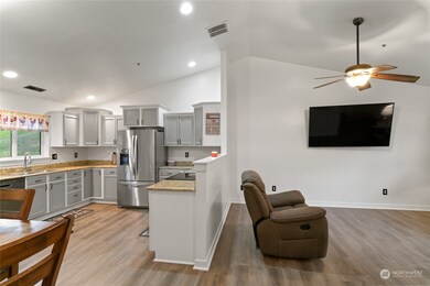 2531 8th St NE, East Wenatchee, WA 98802 - photo 5