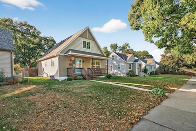 Large front yard featuring the neighborhoods 