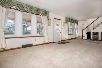 922 MAIN LIVING ROOM