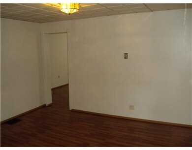 Living Room. Beautiful New Laminate Flooring showc