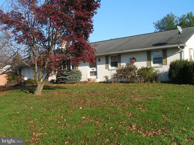 2928 Roosevelt Dr, Chambersburg, PA 17201 - photo 2