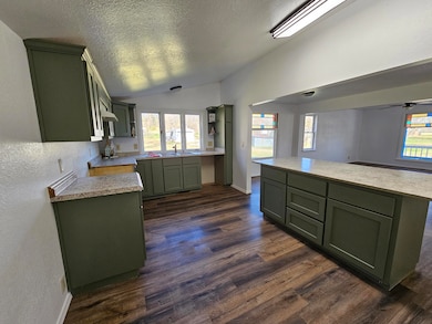 105 S Beeman St, Pineville, MO 64856 - photo 3