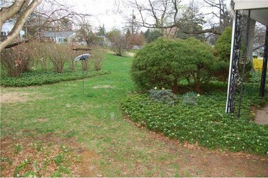 1016 W Heather Rd, Oreland, PA 19075 - photo 4