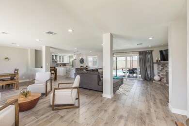 004_Formal Living