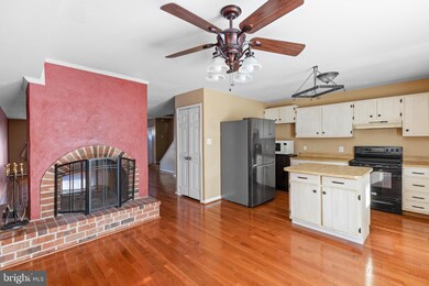 3921 Gatehouse Ln, Skippack, PA 19474 - photo 5