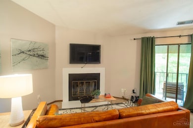 522 Riddle Rd, Cincinnati, OH 45220 - photo 3