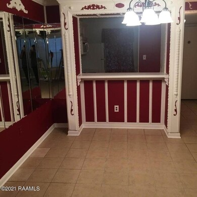 2826 louisiana ave living room