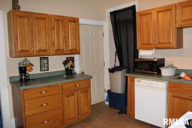 710 W 16th St, Davenport, IA 52804 - photo 5