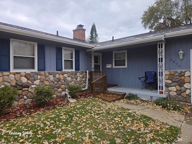 2838 Sunderland Rd, Lansing, MI 48911 - photo 2