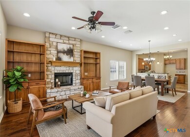 1301 E South Railroad St, Cuero, TX 77954 - photo 4