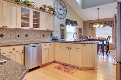 like to cook?  Large gas stove top, granite counte