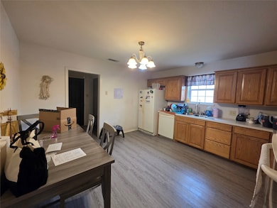 305 N Neches St, Whitney, TX 76692 - photo 4