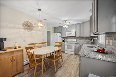 25 Stowe Ct, Hamden, CT 06514 - photo 4