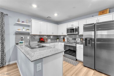 2842 Azure Breeze Ln unit 1, Las Vegas, NV 89183 - photo 7