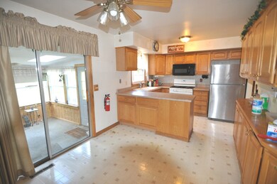 908 Scott St, Algonquin, IL 60102 - photo 5