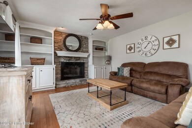 7410 Crabtree Dr, Louisville, KY 40228 - photo 2