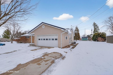 1744 Lora Ln, Defiance, OH 43512 - photo 2