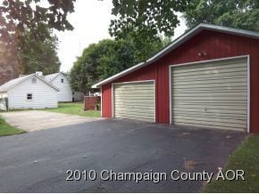 606 E Van Allen St, Tuscola, IL 61953 - photo 4