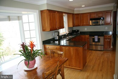 1908 Aubrey Place Ct, Vienna, VA 22182 - photo 3