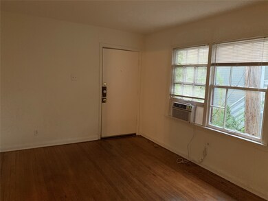 3707 Mulberry St unit 2, Houston, TX 77006 - photo 2