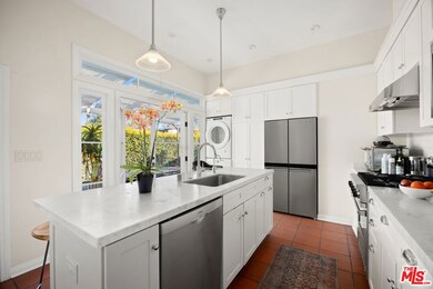 6502 Commodore Sloat Dr, Los Angeles, CA 90048 - photo 5