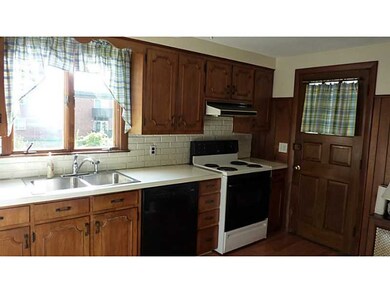 Kitchen. Another view..