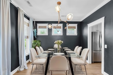 Dining Room w table