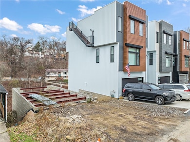 424 Clarence St, Pittsburgh, PA 15211 - photo 5